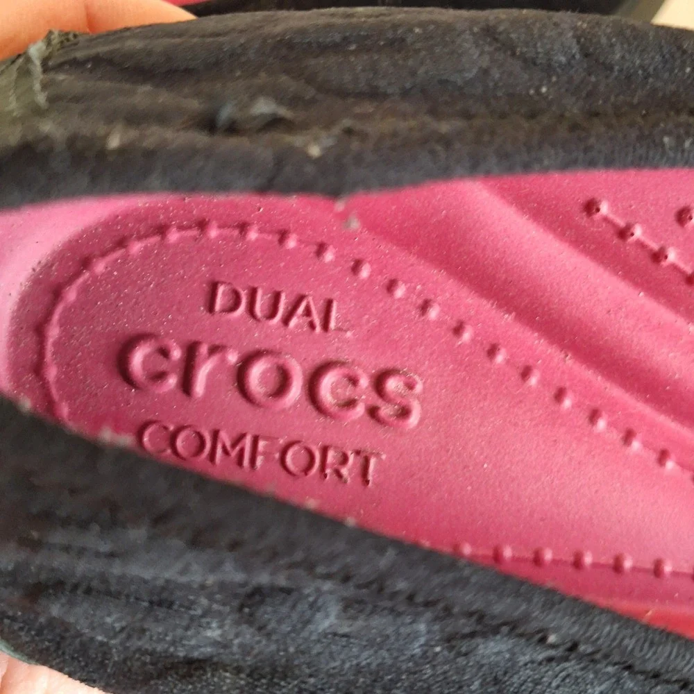 Crocs Lina Wedge Black Embossed Floral Dual Comfort Pumps Shoes Women
